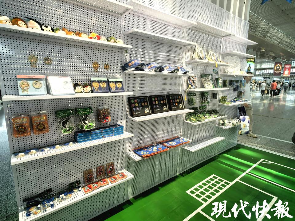长卷与足球, 市足球联赛