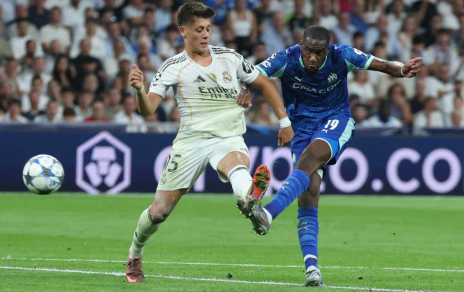 巴列尔迪, 主裁判给了, 但都错失了